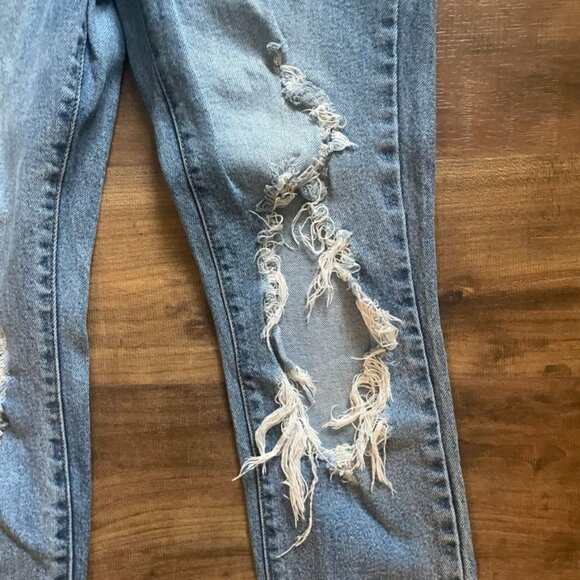 Cello High Rise Distressed Skinny Jeans Light Wash Raw Hem Size 5 - Picture 3 of 7